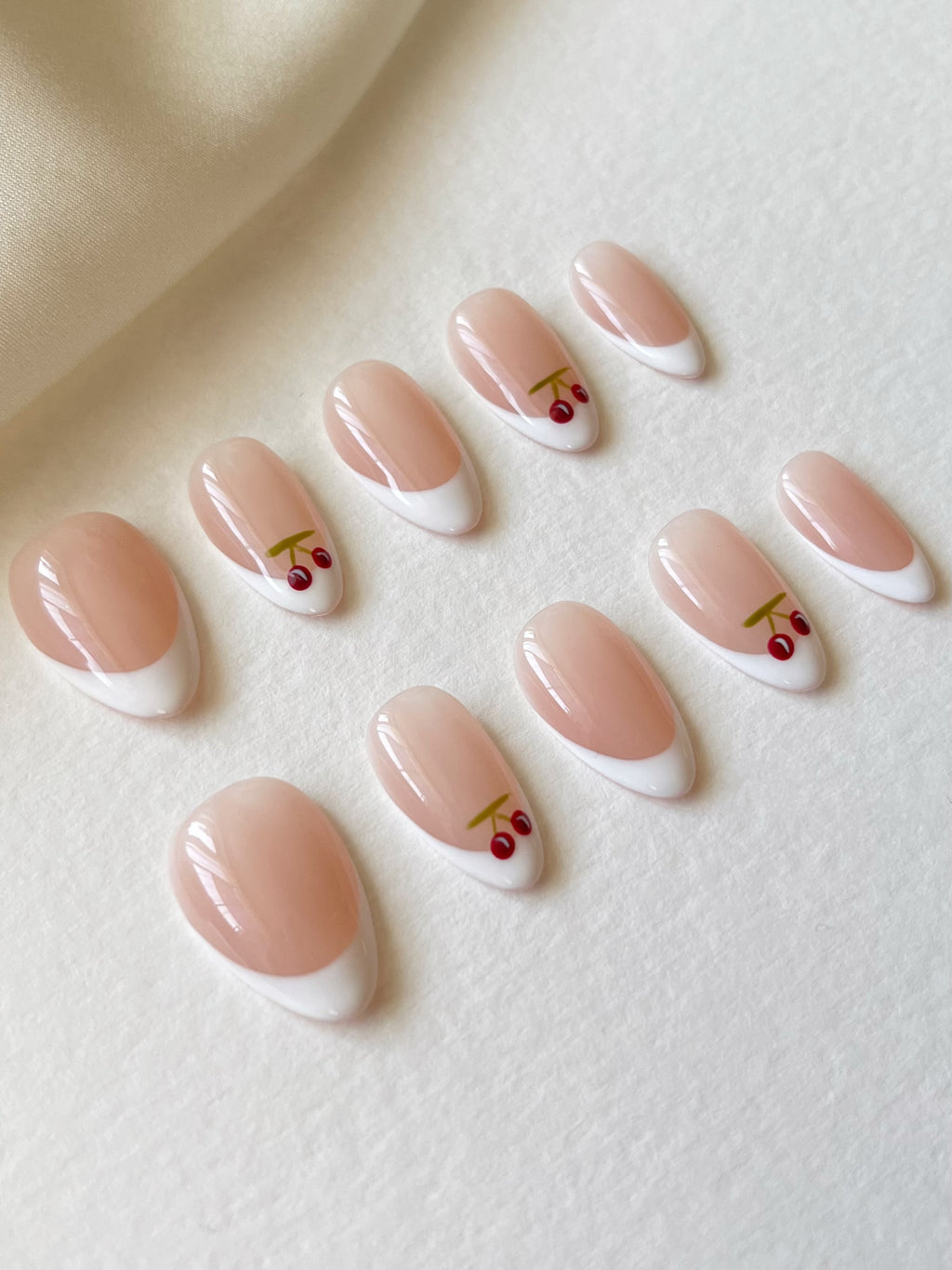 French-Tip mit Rote Kirsche press on