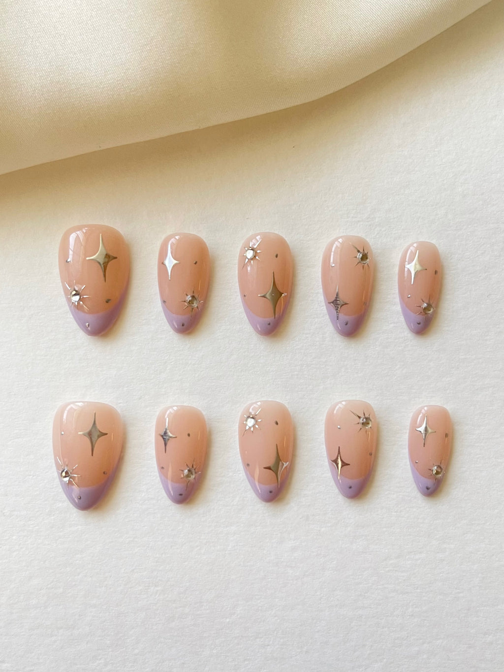 Kosmisches Lila Sterne Mandel Press on nails