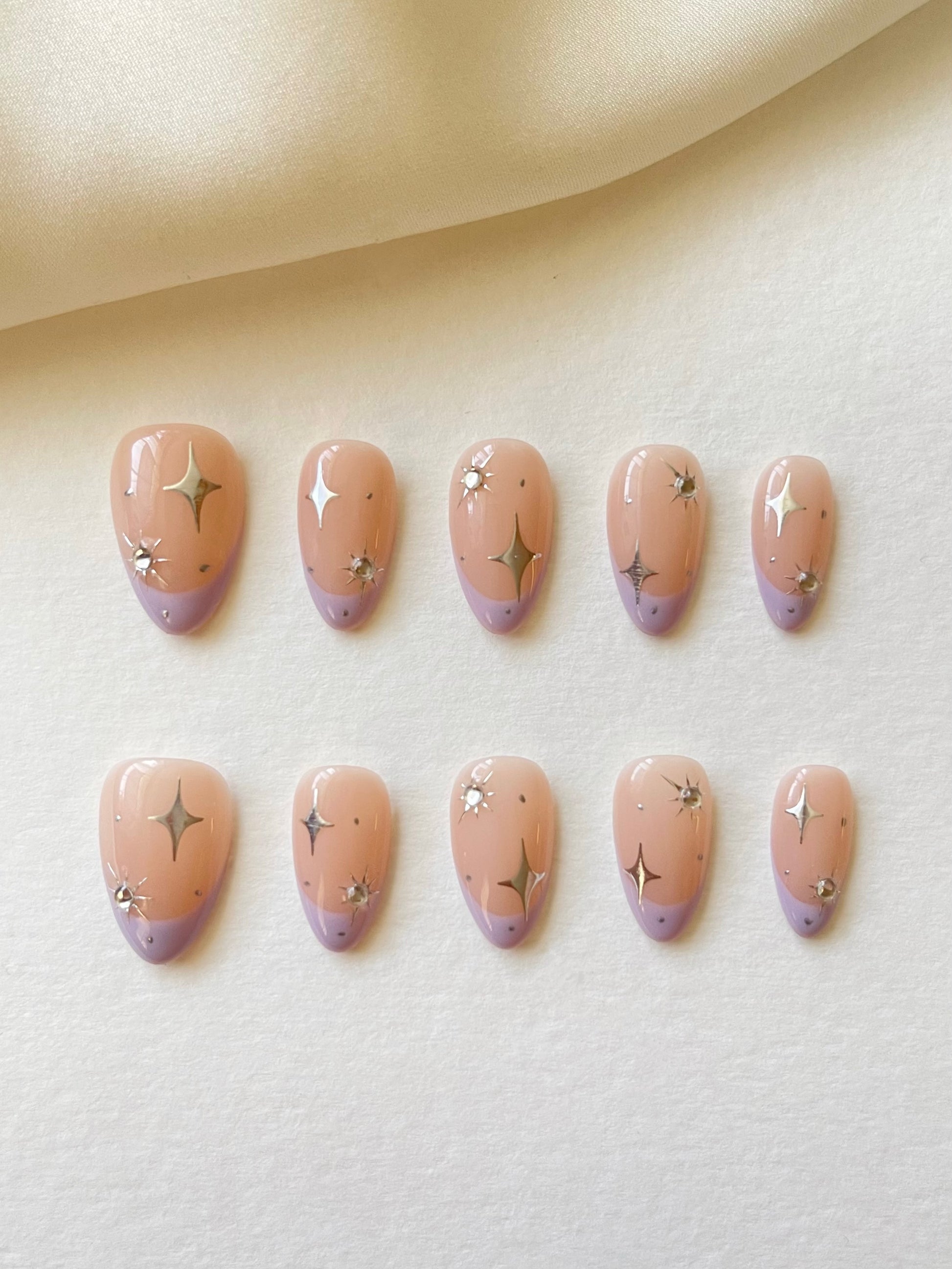 Kosmisches Lila Sterne Mandel Press on nails