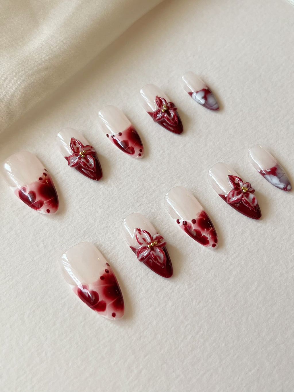 Rote 3D-Blumen Mandel Press On Nails