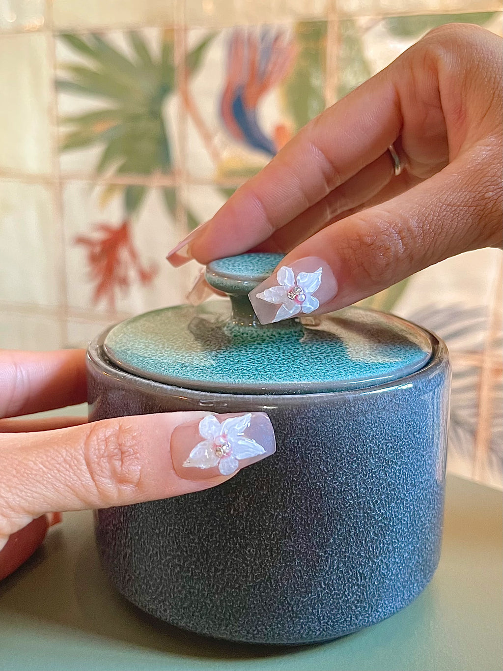 Zartweiß im Nieselregen - LH NAILS