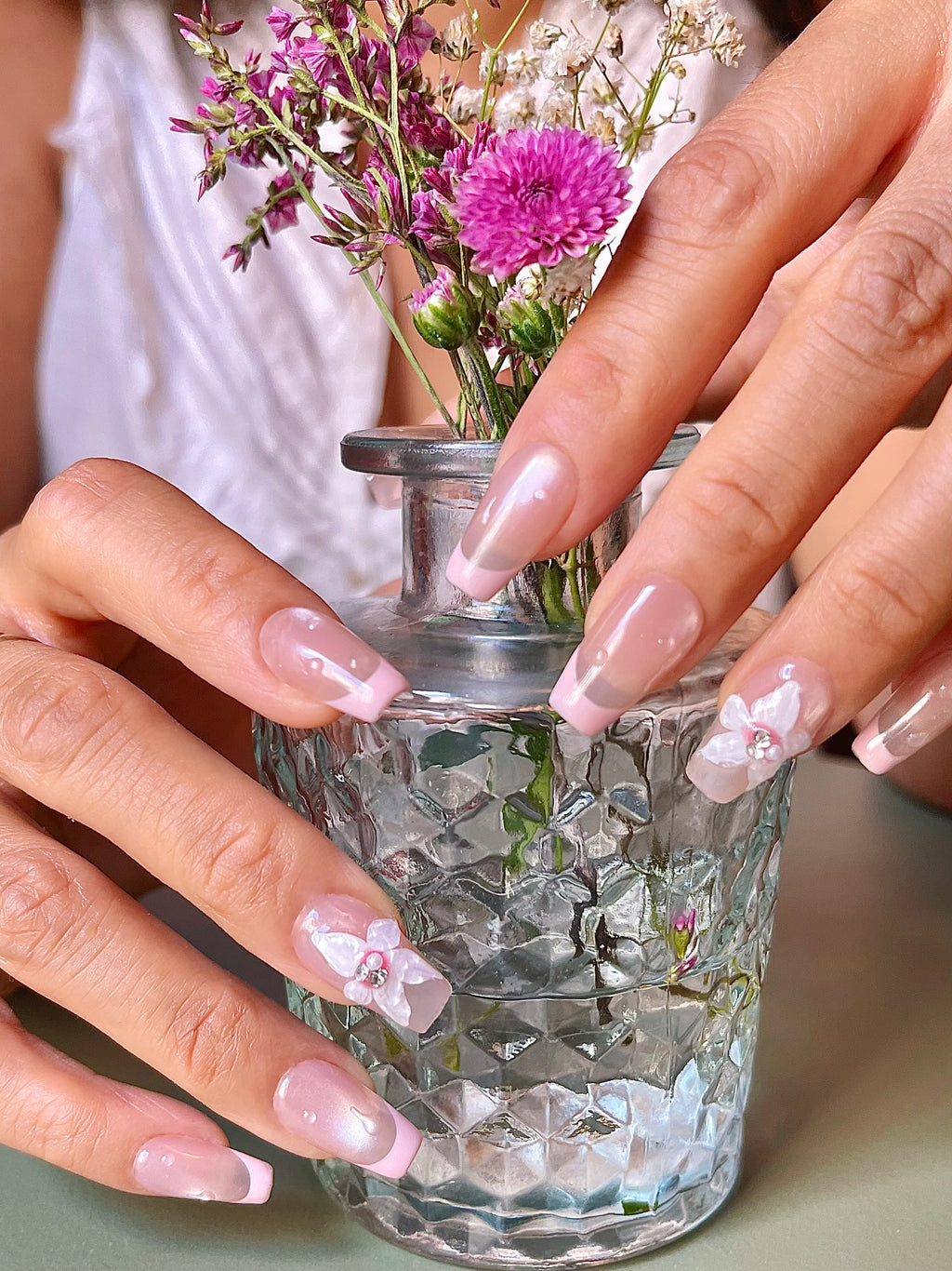 Zartweiß im Nieselregen - LH NAILS