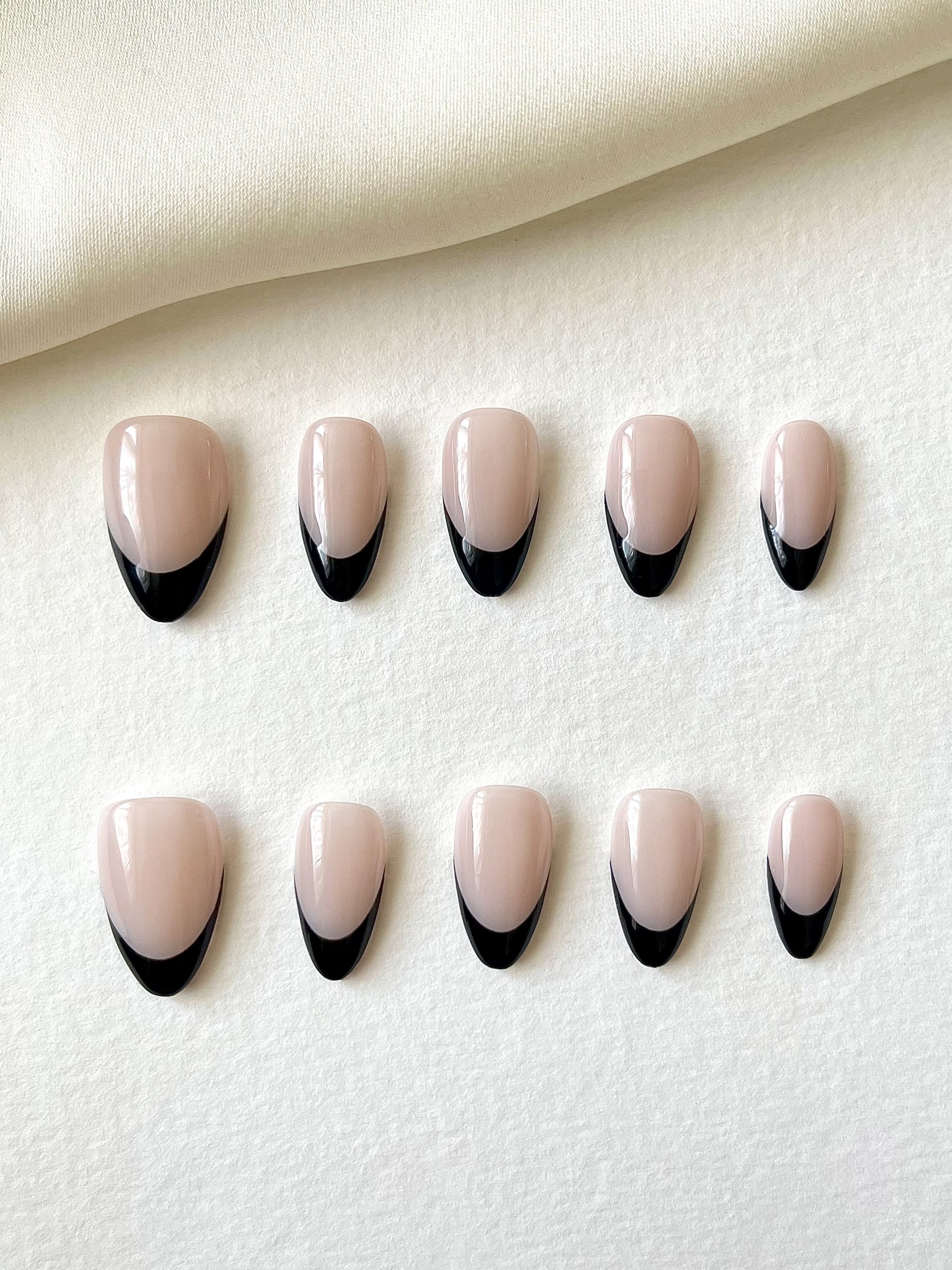 Klassisches Bunt-French im Mandelform