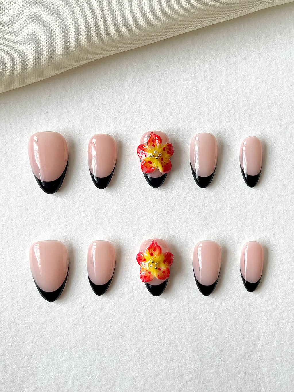 3D schwarze French-Maniküre Nägel