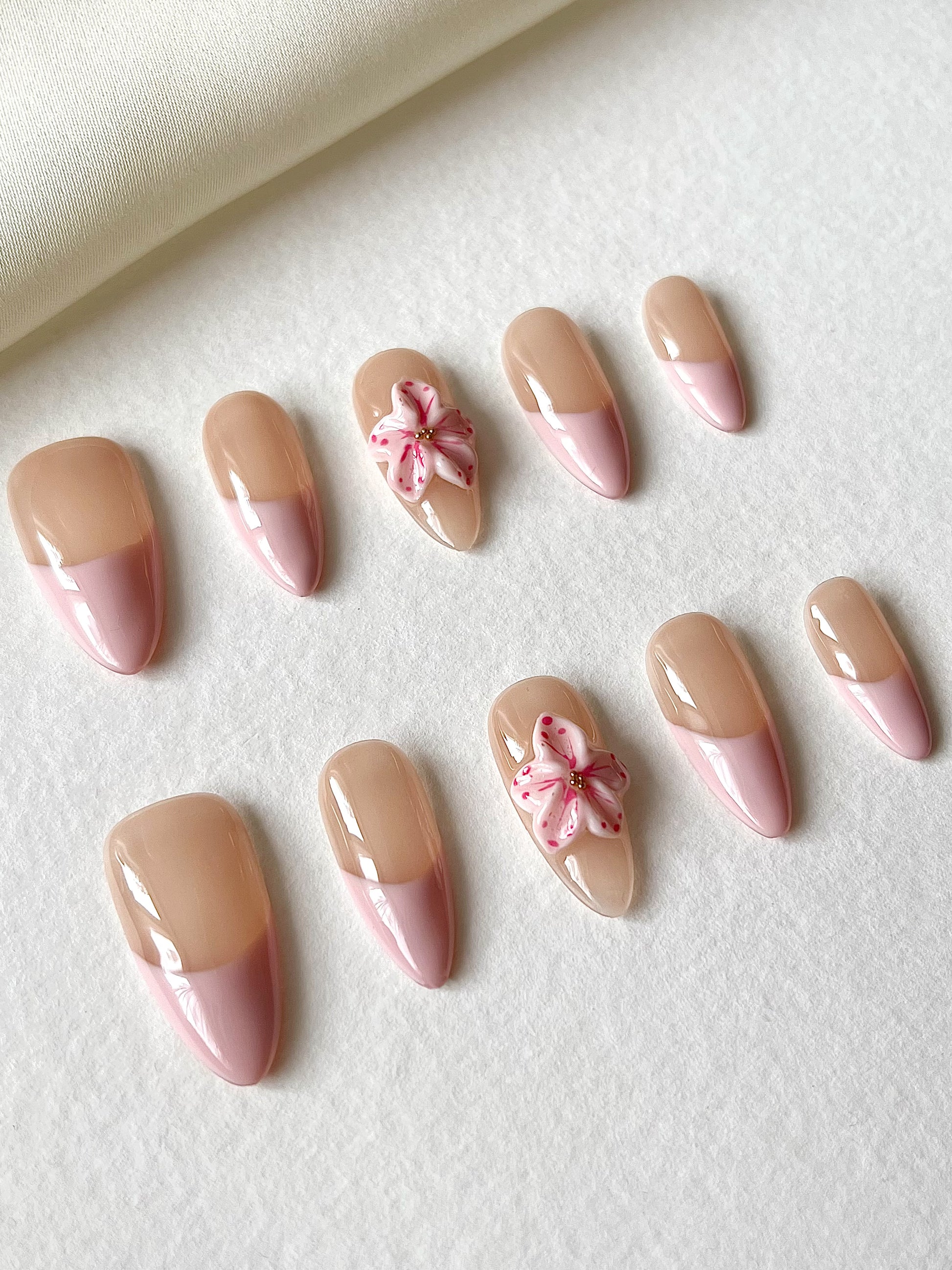 Rosé 3D-Kirschblüten Mandel Nägel