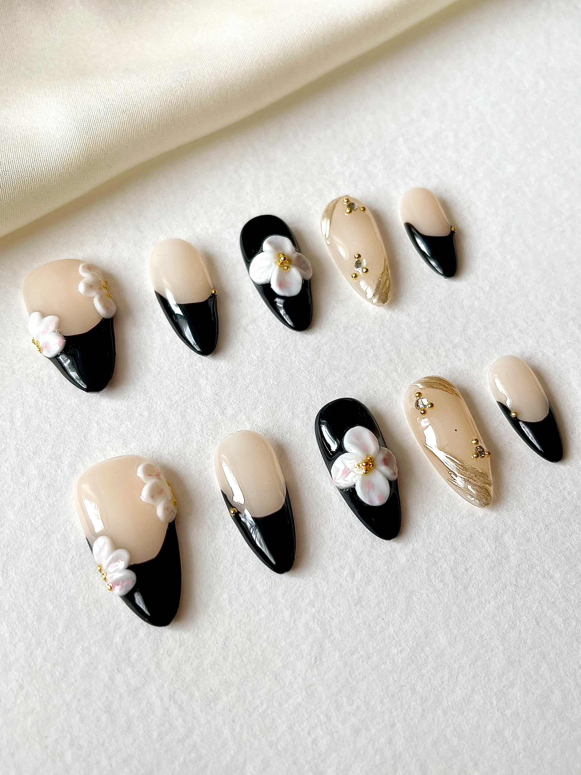 Schwarzer French mit 3D-Gravuren Press-On Nails