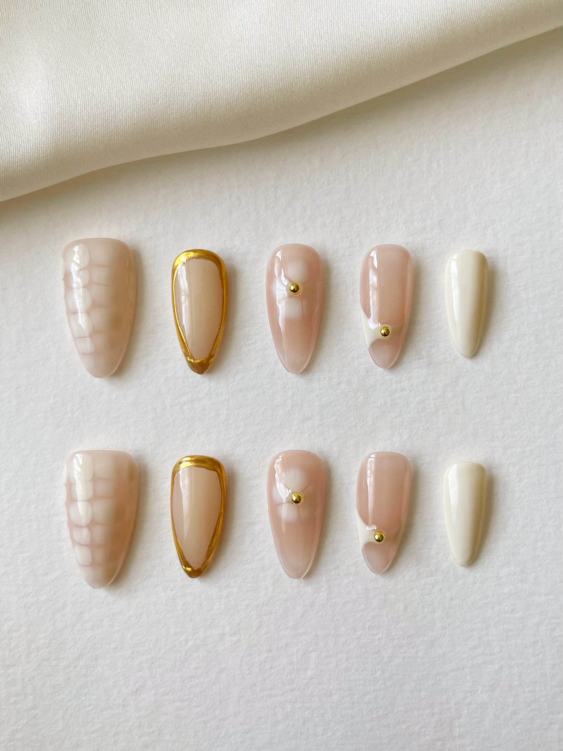 Goldene Blüten Press Ons