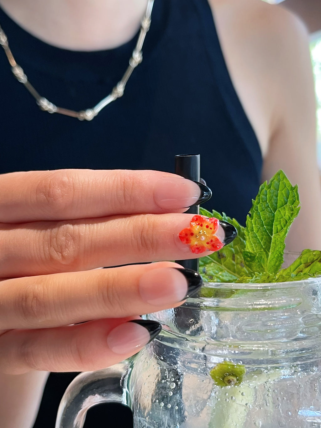 3D schwarze French-Maniküre Nägel