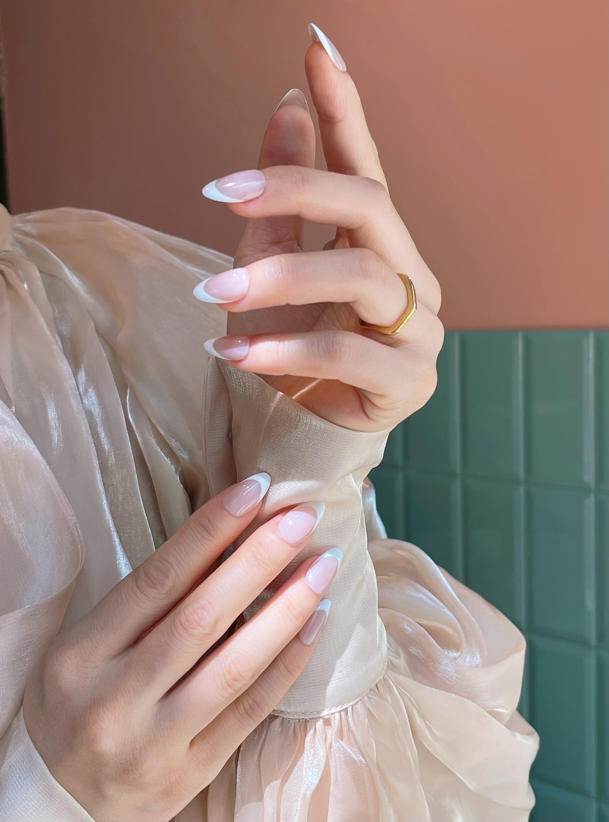 Klassisches Bunt-French im Mandelform