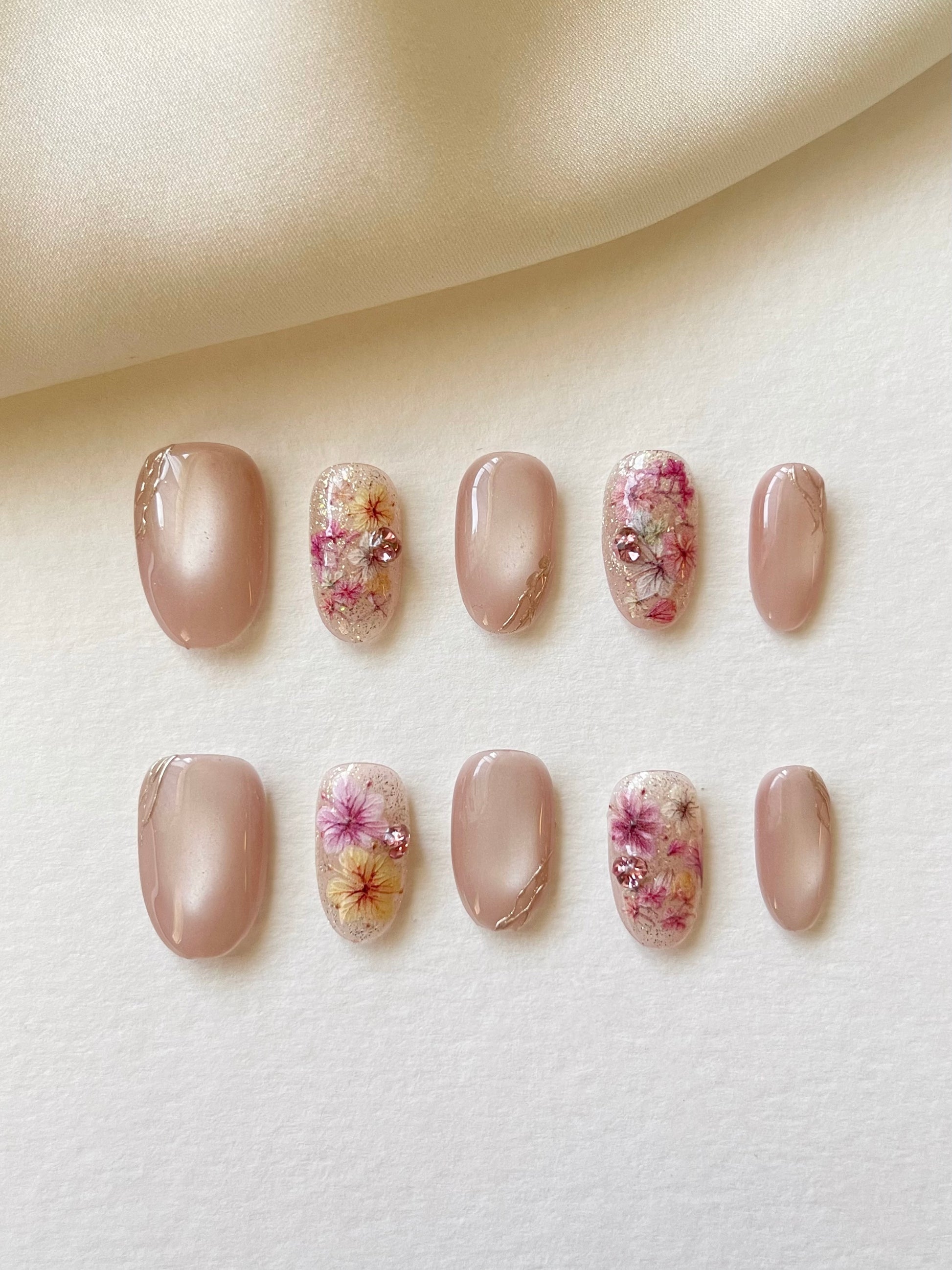 Rosa Katzenaugen-Blumen Nägel