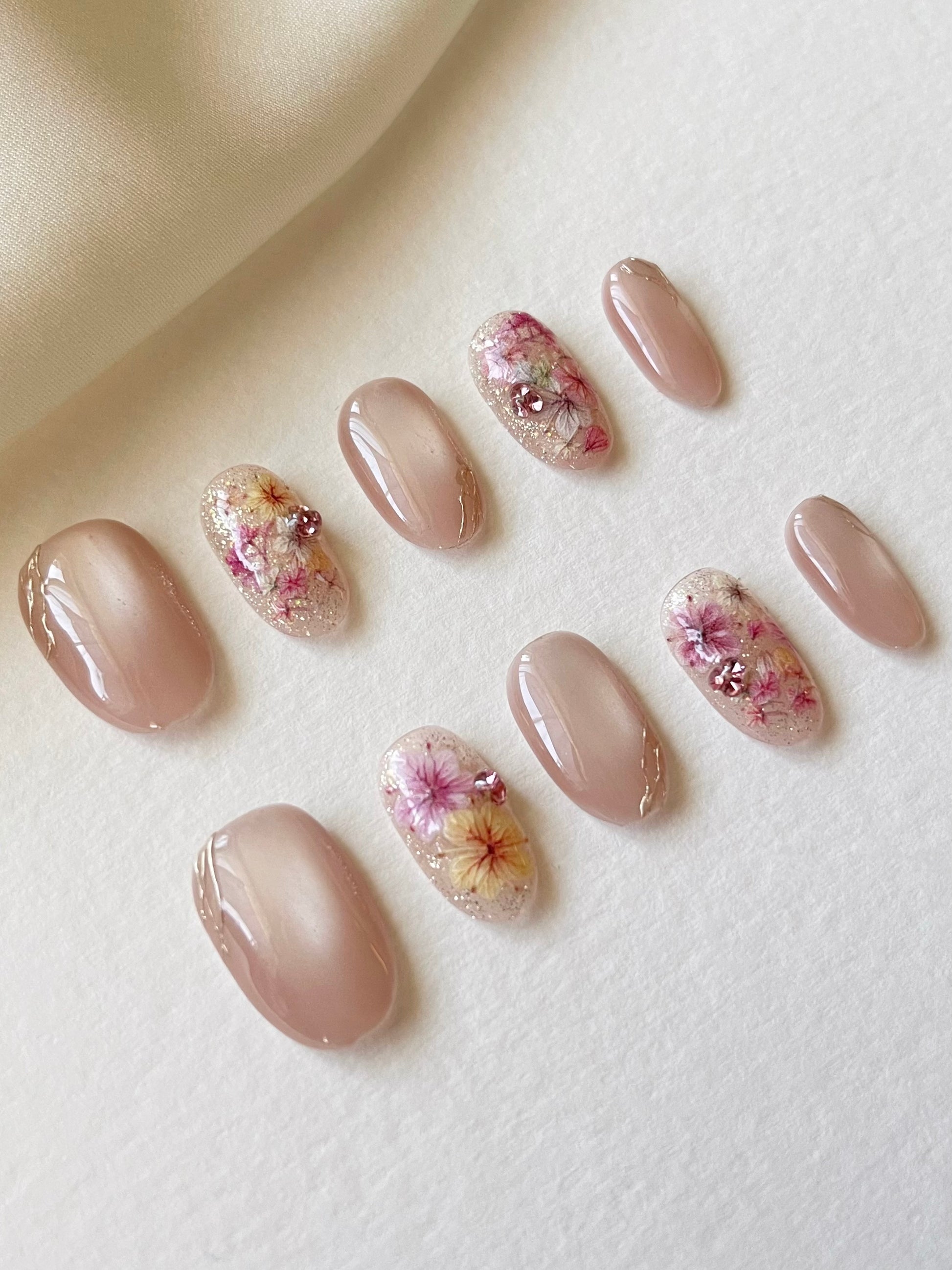 Rosa Katzenaugen-Blumen Nägel