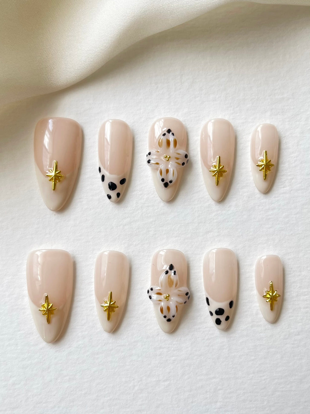 Punktmuster 3D-Blumen-designs Press On Nails