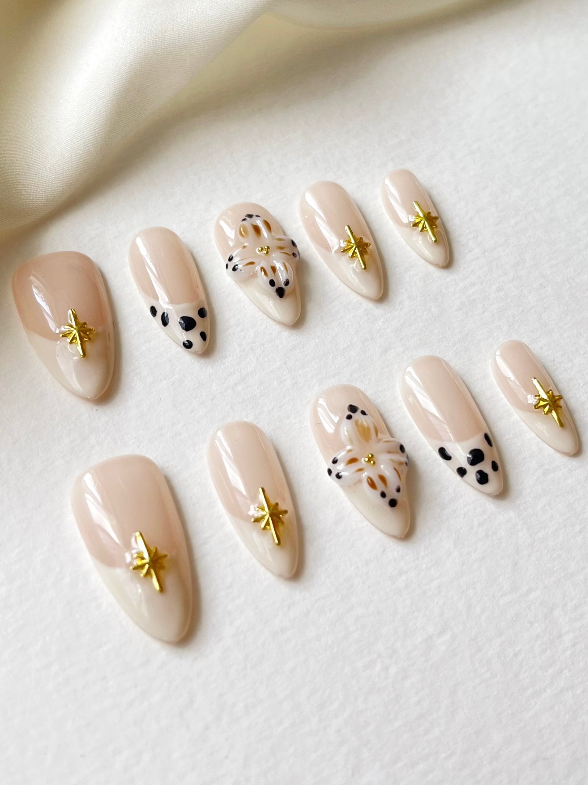 Punktmuster 3D-Blumen-designs Press On Nails