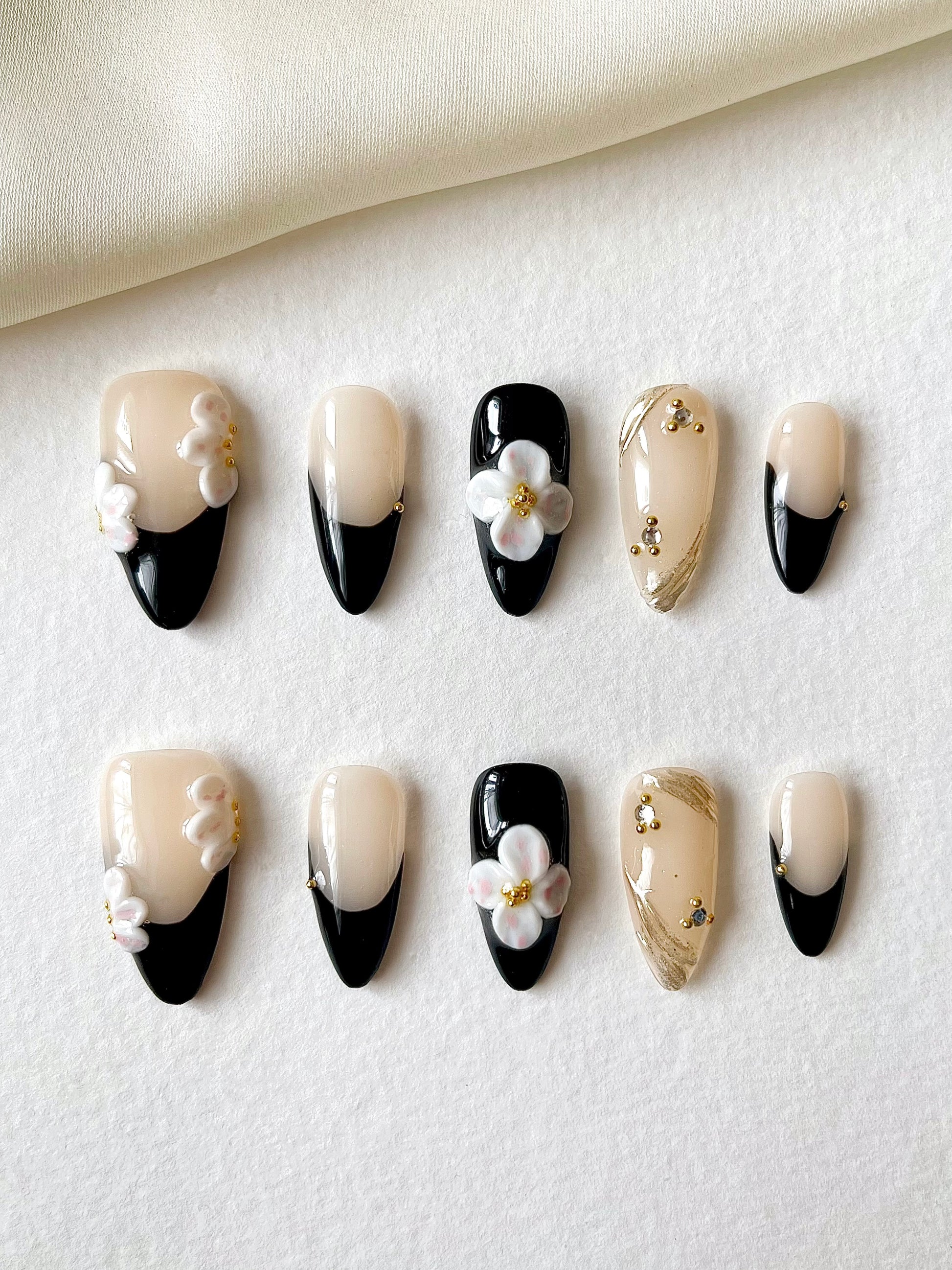 Schwarzer French mit 3D-Gravuren Press-On Nails