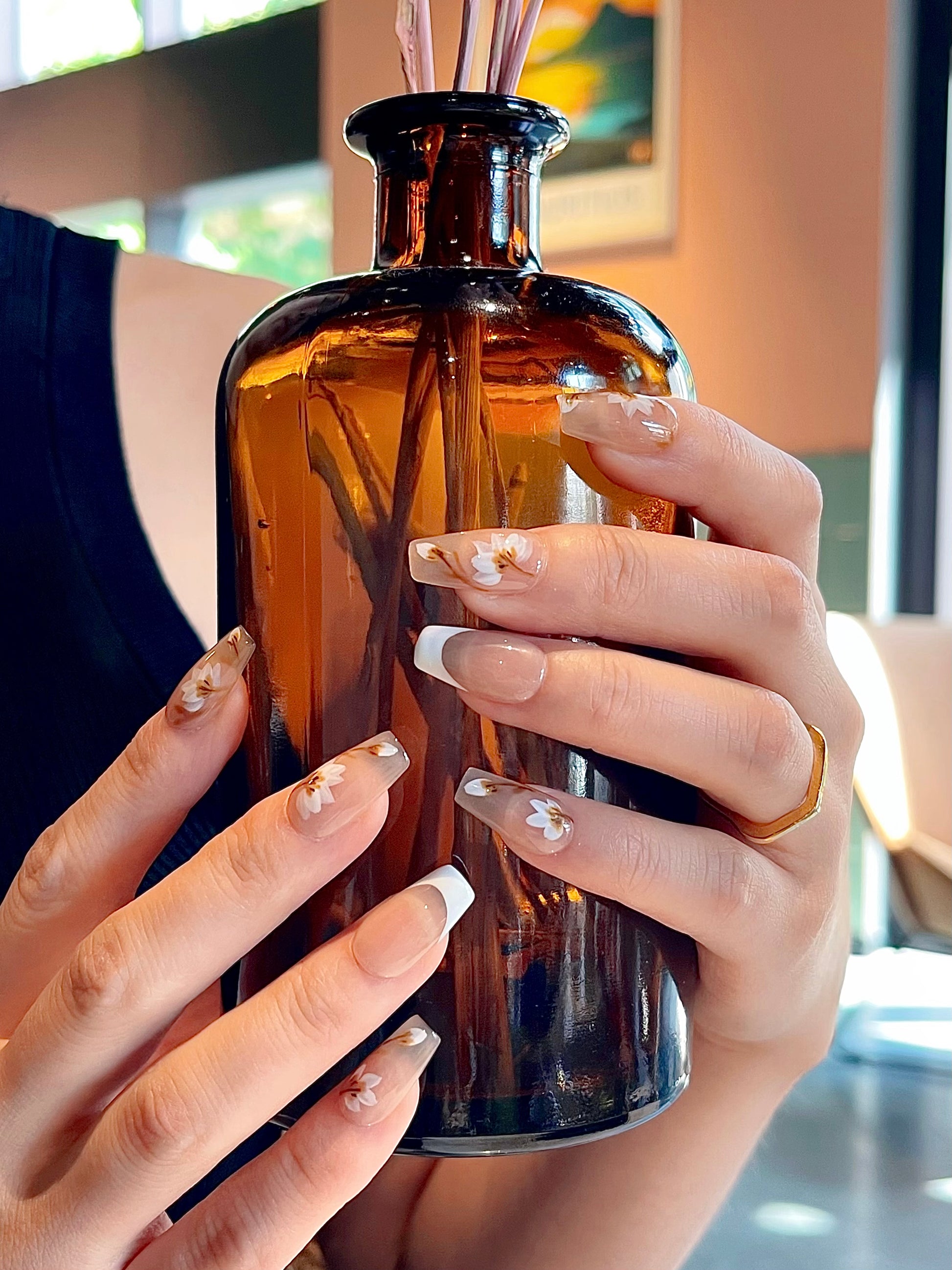 Hellbraune Trapeznägel