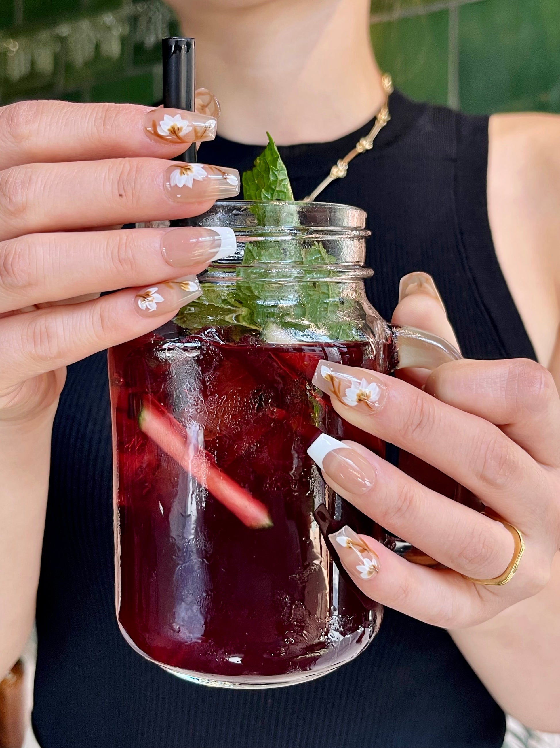 Hellbraune Trapeznägel