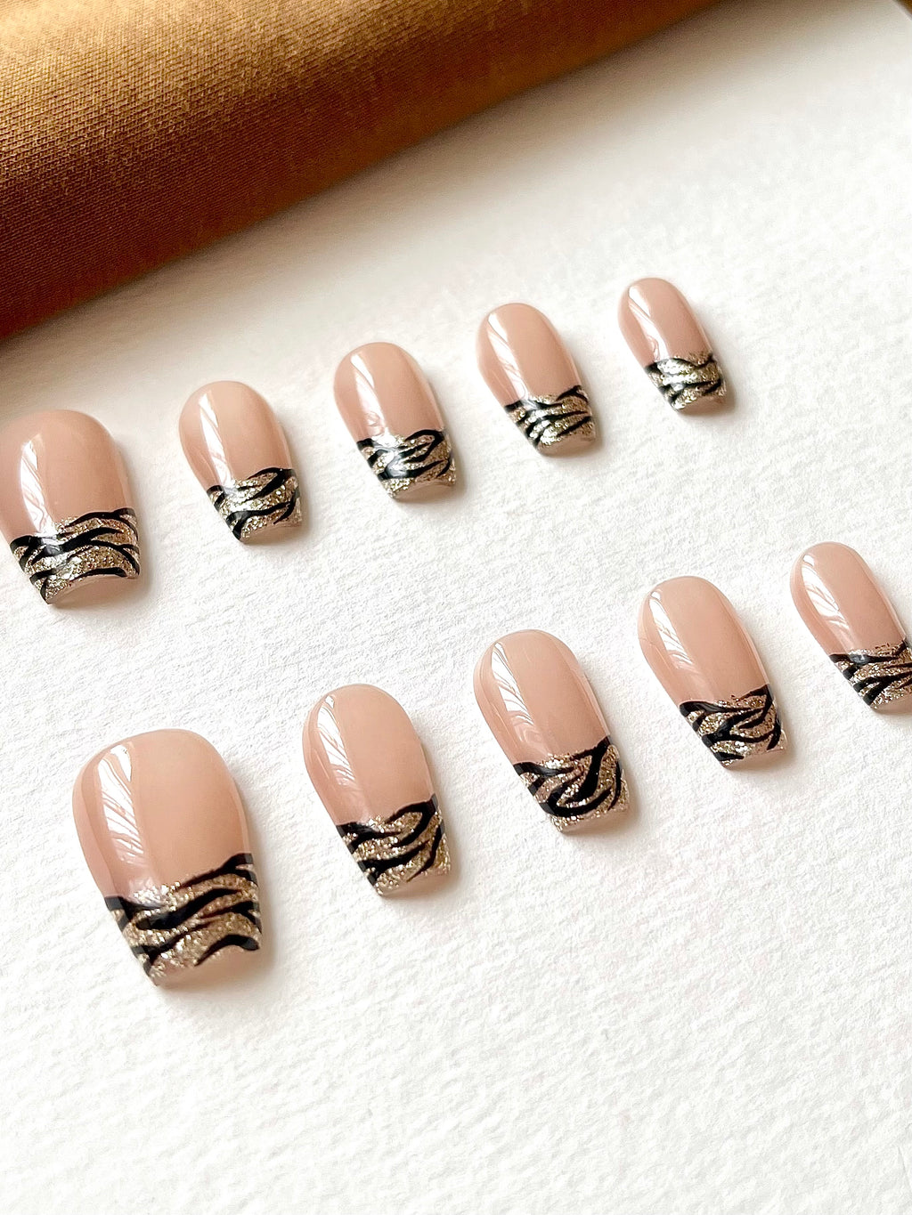 Schwarz-Gold French Nägel