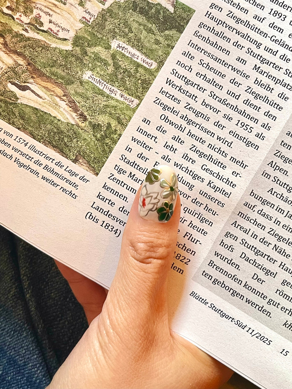 Zarte Blüten auf Porzellan - LH NAILS