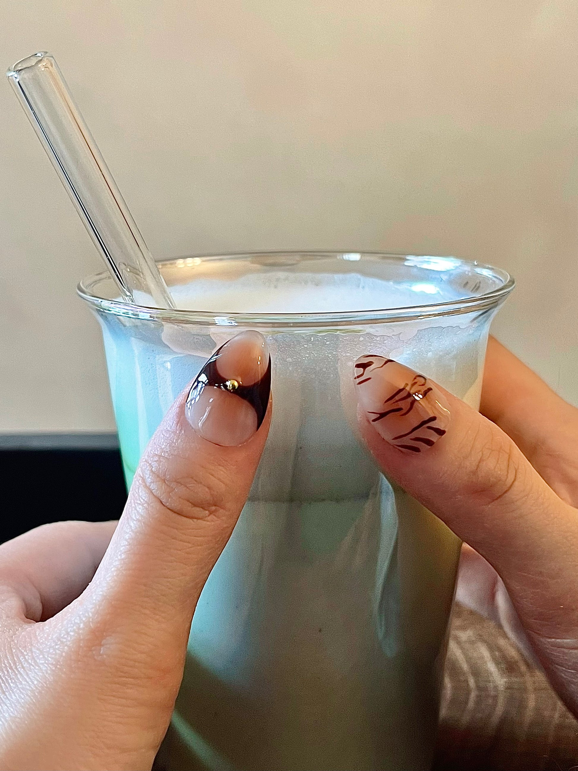 Warmes Hellbraun Mandel Nagel