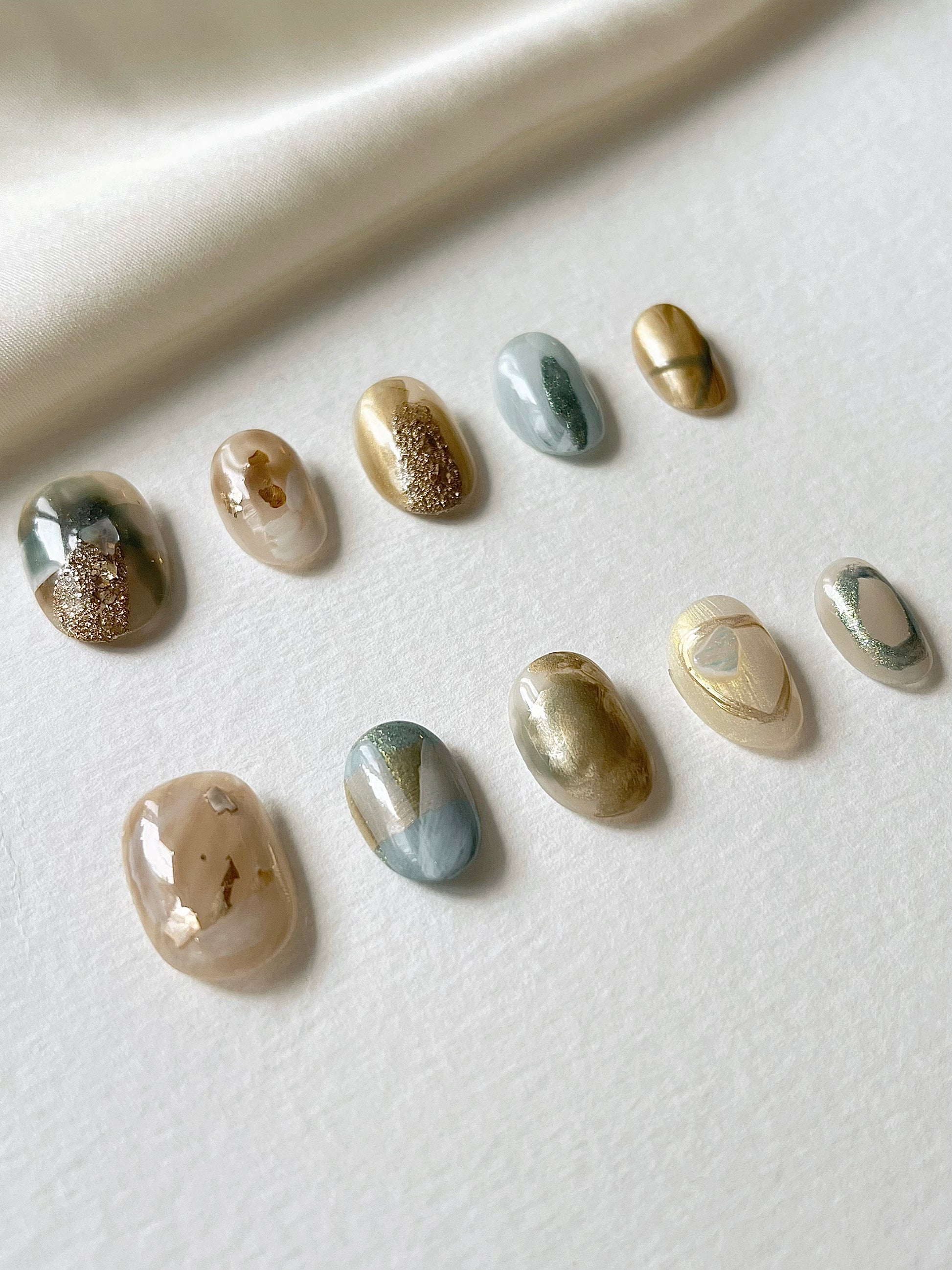 Grüne kurze Rundnägel