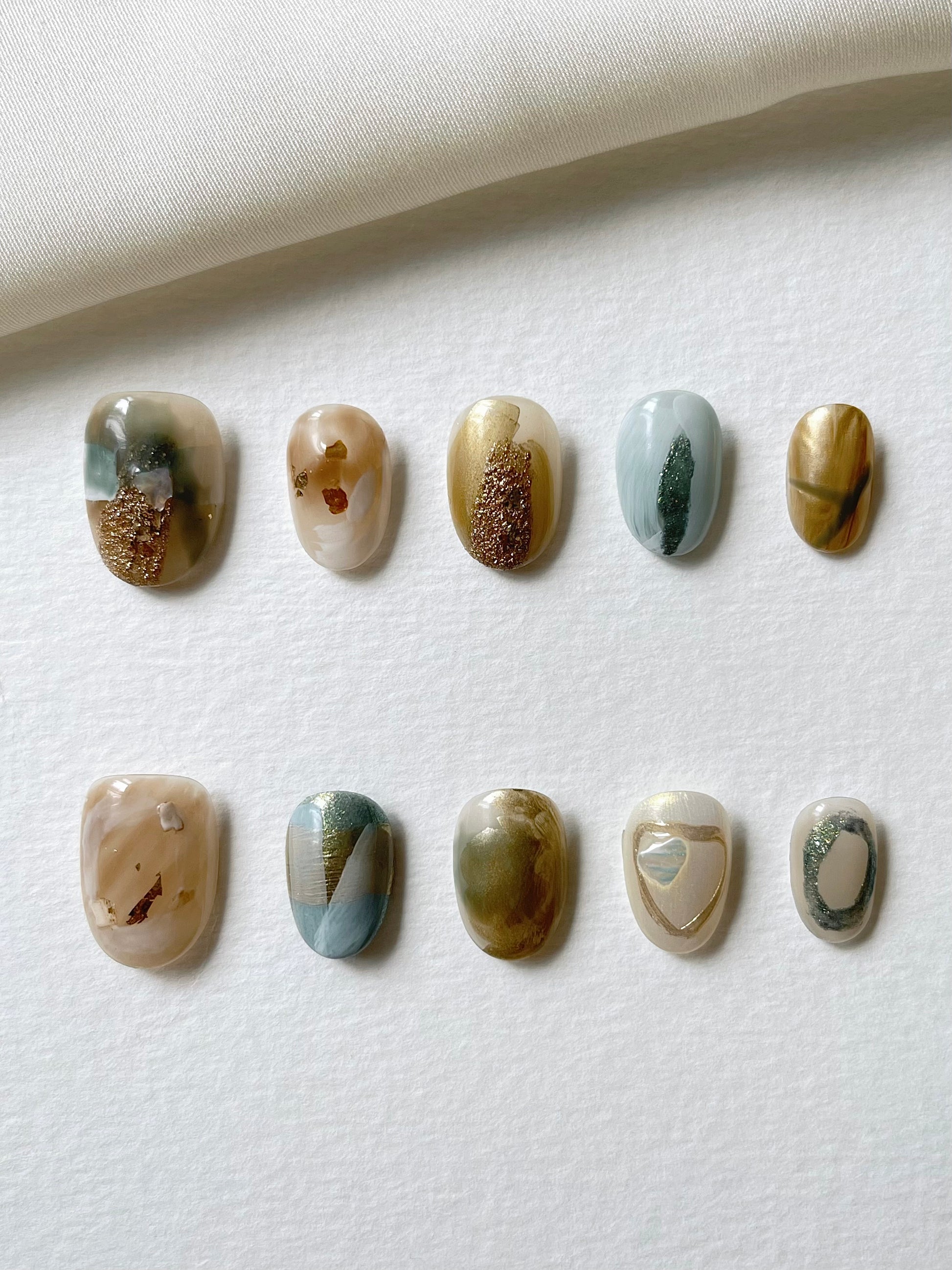 Grüne kurze Rundnägel